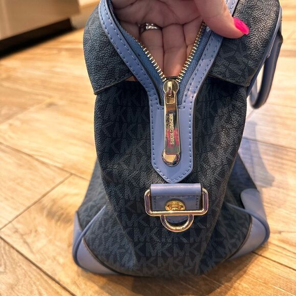 Used Michael Kors blue duffle travel bag - Picture 9 of 16